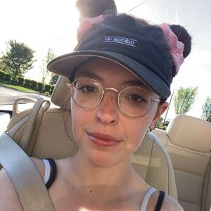 Meet your Posher, Olivia